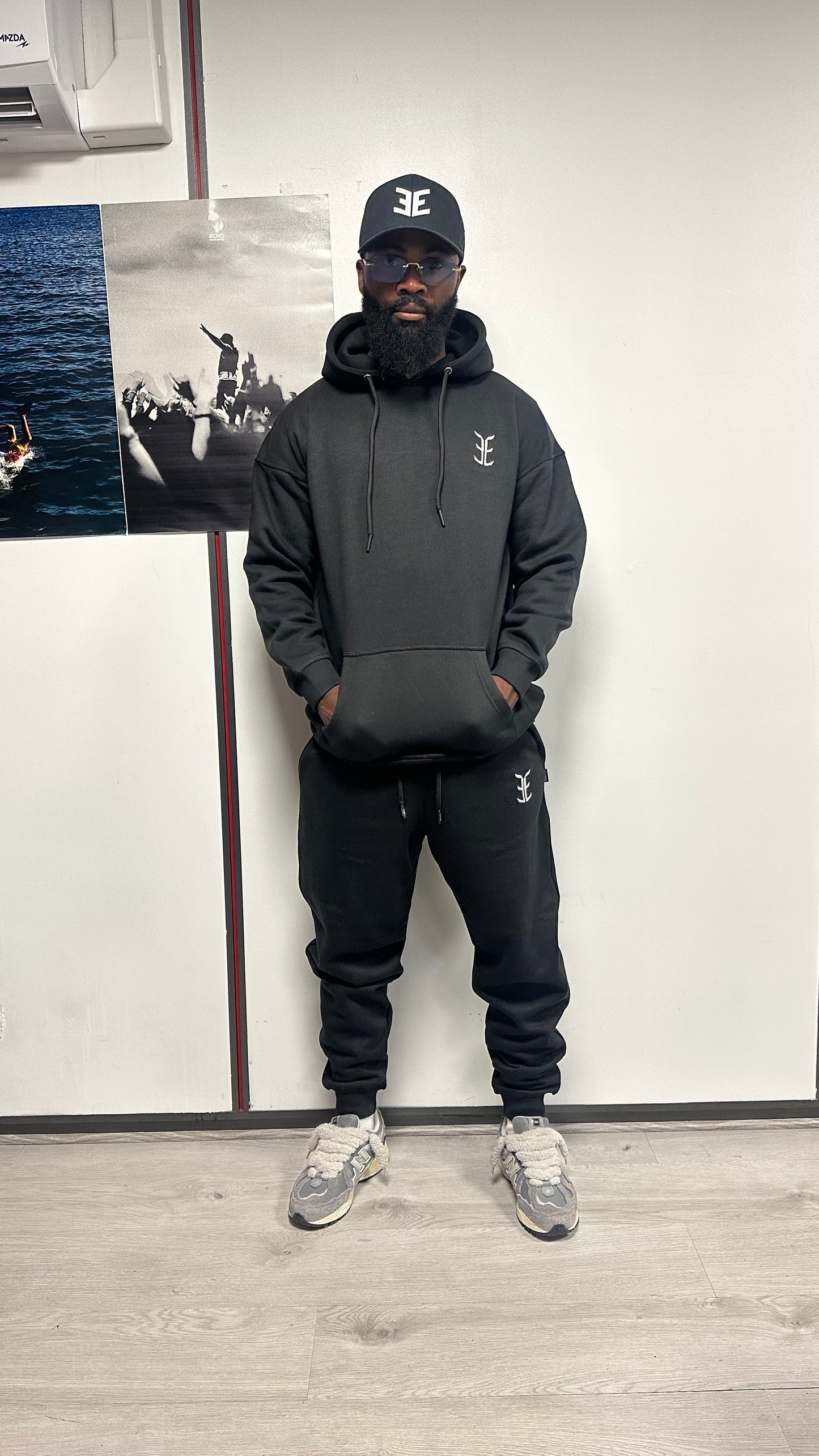 Jogging pants with logo