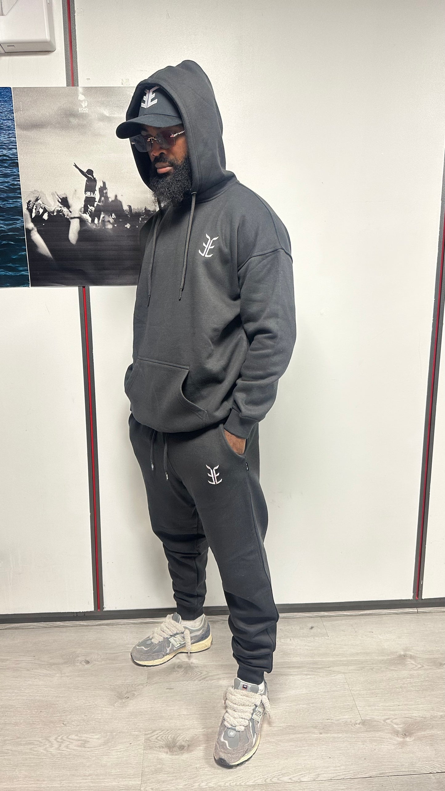 Jogging pants with logo